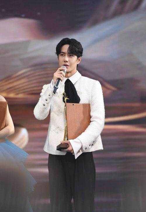 娱乐大爆料 刘雨昕,娱乐大爆料中的闪耀新星  第2张 娱乐大爆料 刘雨昕,娱乐大爆料中的闪耀新星  第2张