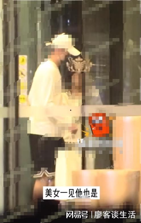 刘大锤爆料塌房男艺人视频,塌房男艺人视频曝光,娱乐圈再掀风波